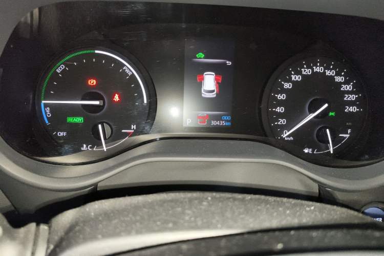 Used Toyota SIENNA 2023 2.5L Hybrid Deluxe Edition Odometer Close Up