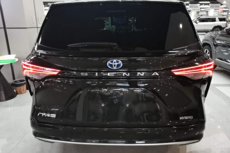 Used Toyota SIENNA 2023 2.5L Hybrid Deluxe Edition Rear