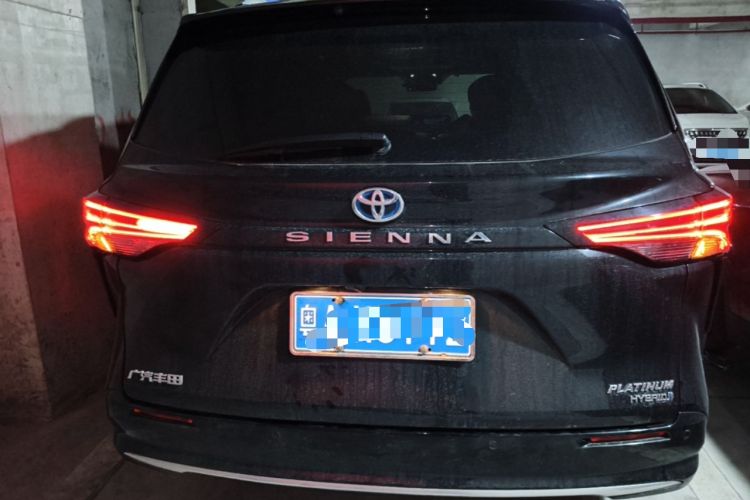 Used Toyota SIENNA 2023 2.5L Hybrid Platinum Edition Rear