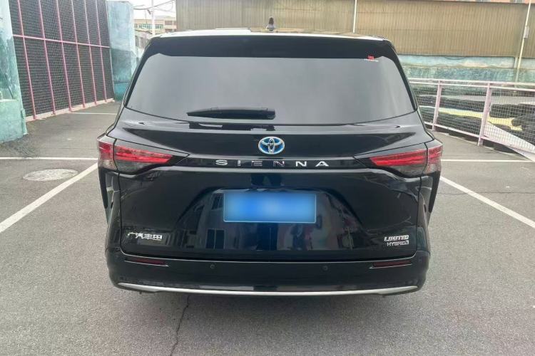 Used Toyota SIENNA 2023 2.5L Hybrid Deluxe Edition Rear