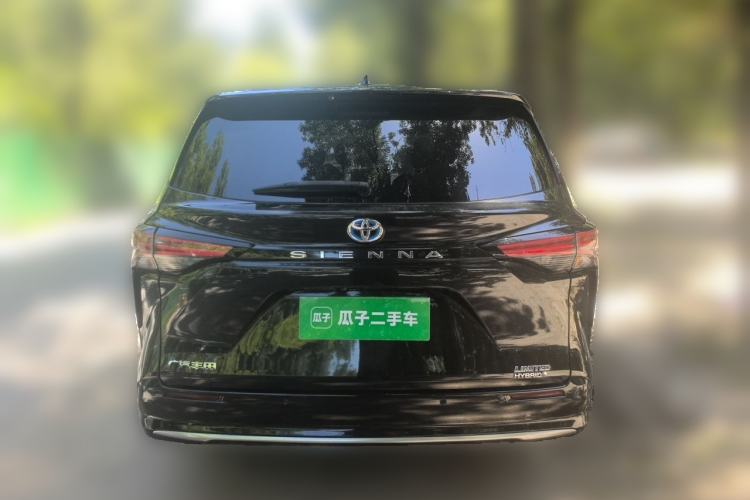 Used Toyota SIENNA 2023 2.5L Hybrid Deluxe Edition Rear