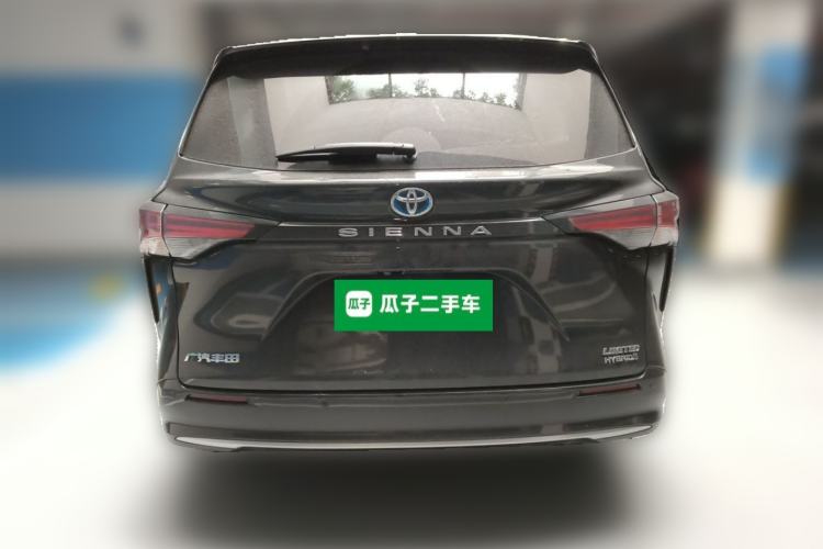 Used Toyota SIENNA 2023 2.5L Hybrid Deluxe Edition Rear