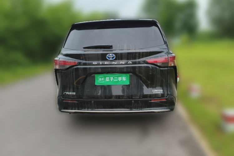 Used Toyota SIENNA 2023 2.5L Hybrid Deluxe Edition Rear