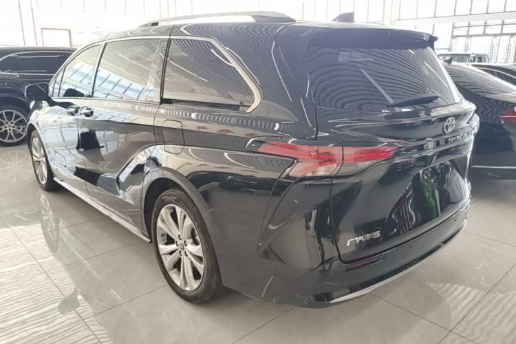 Used Toyota SIENNA 2023 2.5L Hybrid Deluxe Edition Rear Left 45 Deg