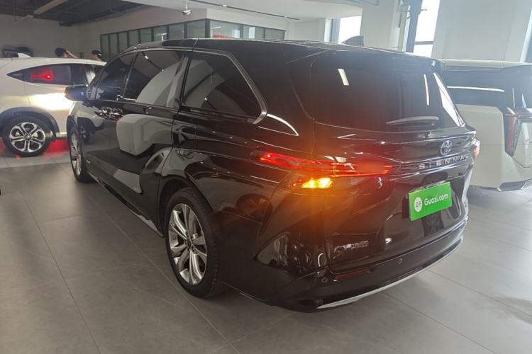 Used Toyota SIENNA 2023 2.5L Hybrid Deluxe Edition Rear Left 45 Deg