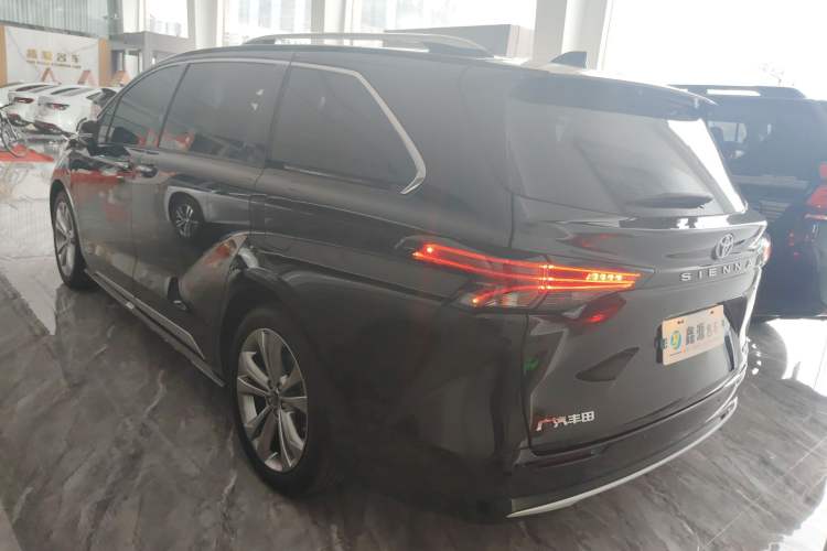 Used Toyota SIENNA 2023 2.5L Hybrid Platinum Edition Rear Left 45 Deg