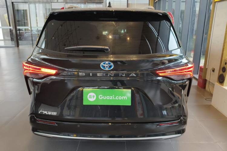 Used Toyota SIENNA 2023 2.5L Hybrid Deluxe Edition Rear