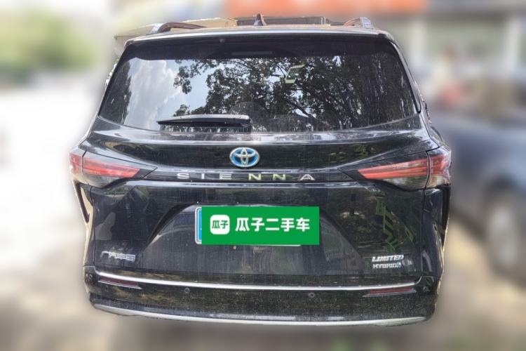 Used Toyota SIENNA 2023 2.5L Hybrid Deluxe Edition Rear