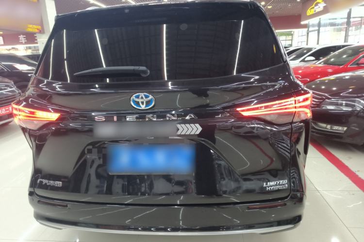 Used Toyota SIENNA 2023 2.5L Hybrid Deluxe Edition Rear