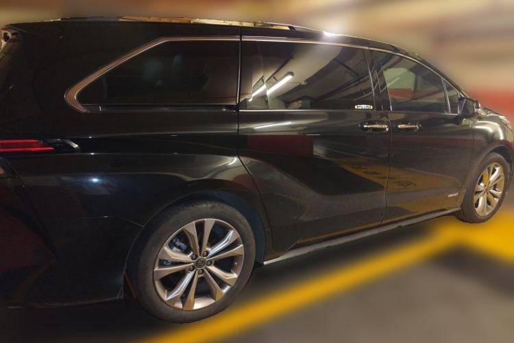 Used Toyota SIENNA 2023 2.5L Hybrid Deluxe Edition Rear Right 45 Deg