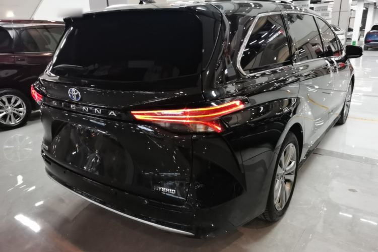 Used Toyota SIENNA 2023 2.5L Hybrid Deluxe Edition Rear Right 45 Deg