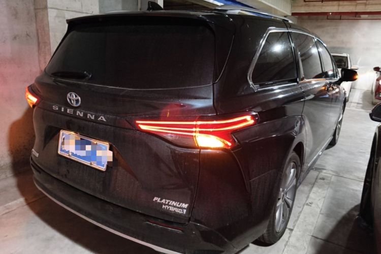 Used Toyota SIENNA 2023 2.5L Hybrid Platinum Edition Rear Right 45 Deg