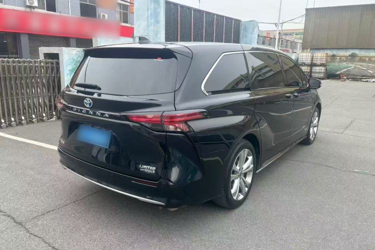 Used Toyota SIENNA 2023 2.5L Hybrid Deluxe Edition Rear Right 45 Deg