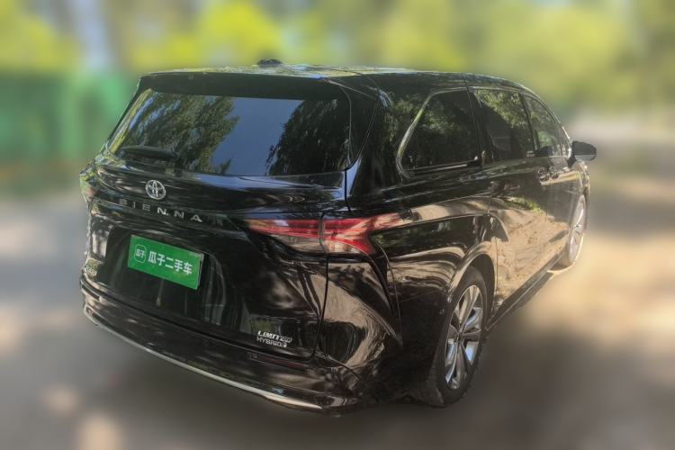 Used Toyota SIENNA 2023 2.5L Hybrid Deluxe Edition Rear Right 45 Deg