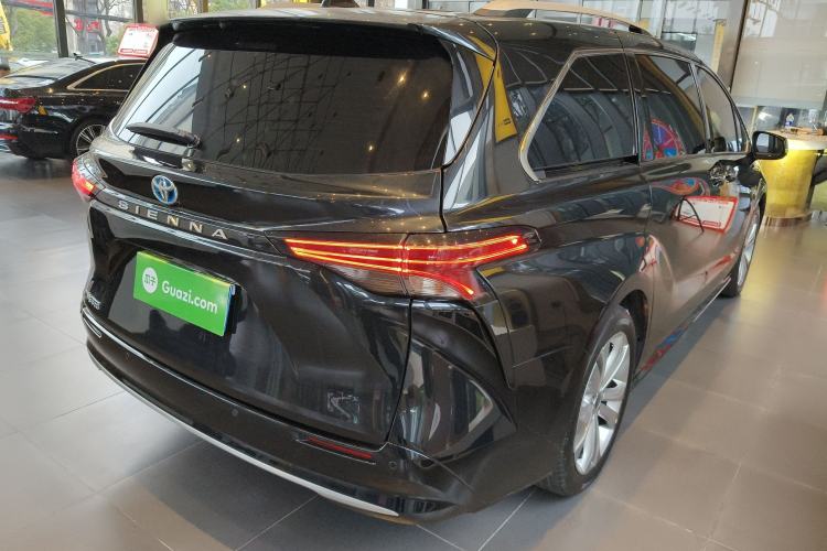 Used Toyota SIENNA 2023 2.5L Hybrid Deluxe Edition Rear Right 45 Deg