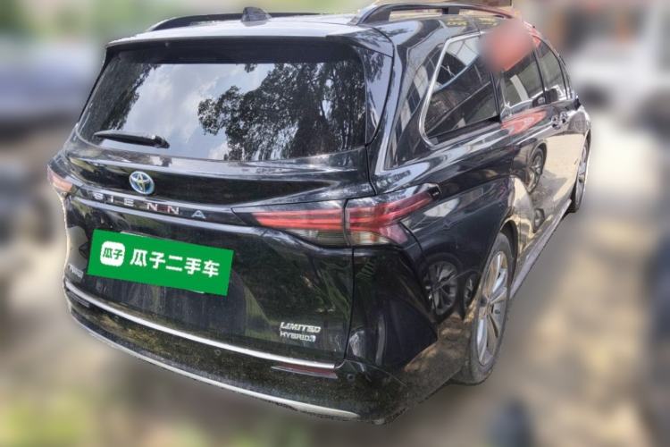 Used Toyota SIENNA 2023 2.5L Hybrid Deluxe Edition Rear Right 45 Deg