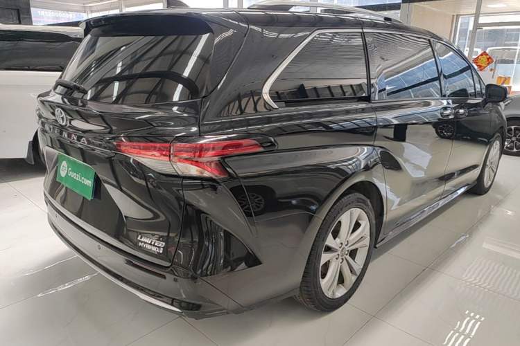 Used Toyota SIENNA 2023 2.5L Hybrid Deluxe Edition Rear Right 45 Deg