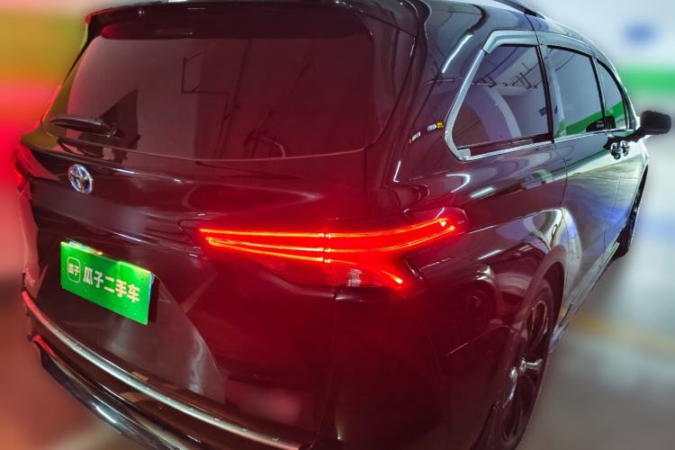 Used Toyota SIENNA 2023 2.5L Hybrid Deluxe Edition Rear Right 45 Deg