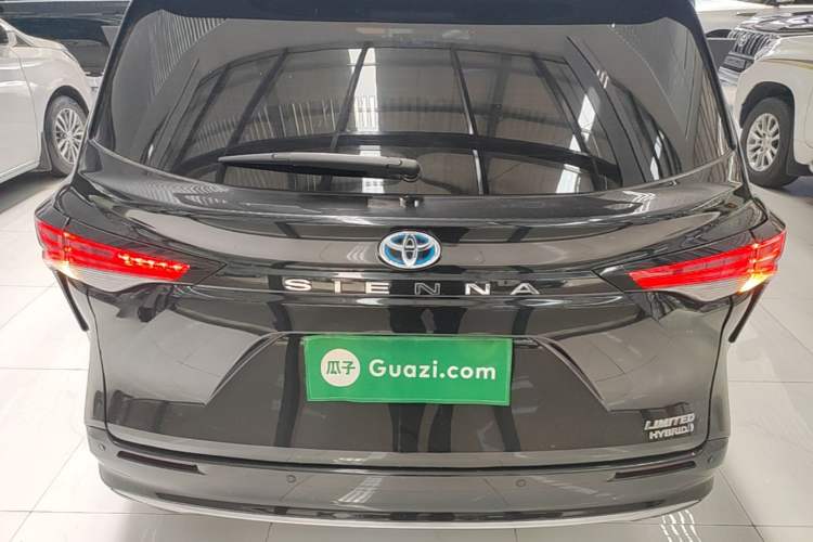 Used Toyota SIENNA 2023 2.5L Hybrid Deluxe Edition Rear
