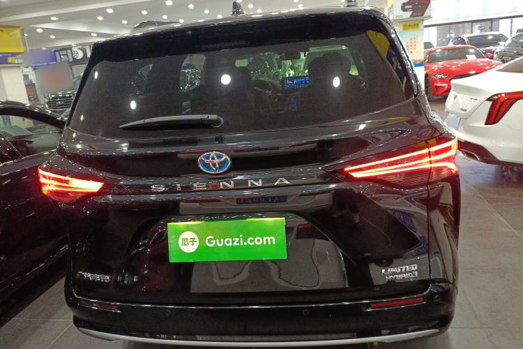Used Toyota SIENNA 2023 2.5L Hybrid Deluxe Edition Rear