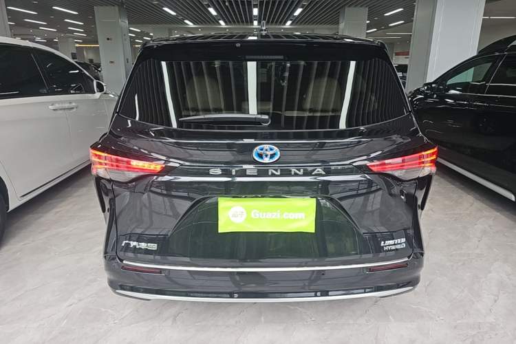 Used Toyota SIENNA 2023 2.5L Hybrid Deluxe Edition Rear