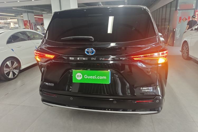 Used Toyota SIENNA 2023 2.5L Hybrid Deluxe Edition Rear