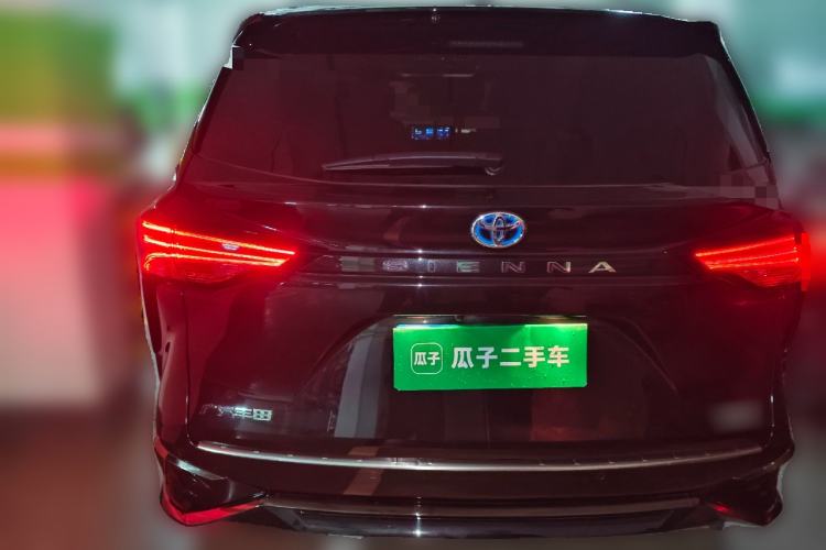 Used Toyota SIENNA 2023 2.5L Hybrid Deluxe Edition Rear