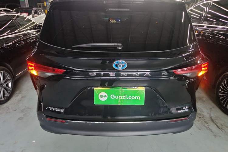 Used Toyota SIENNA 2023 2.5L Hybrid Comfort Edition Rear