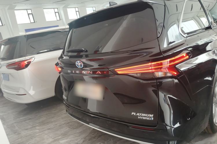 Used Toyota SIENNA 2023 2.5L Hybrid Platinum Edition Rear