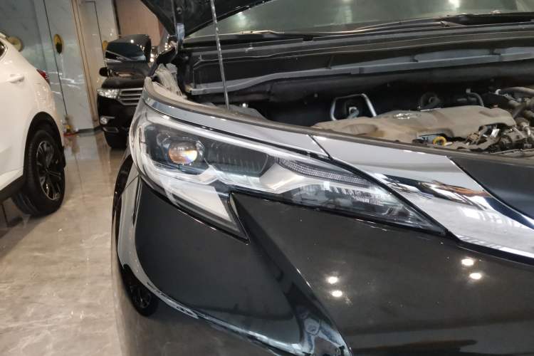 Used Toyota SIENNA 2023 2.5L Hybrid Comfort Edition Right Front Headlight