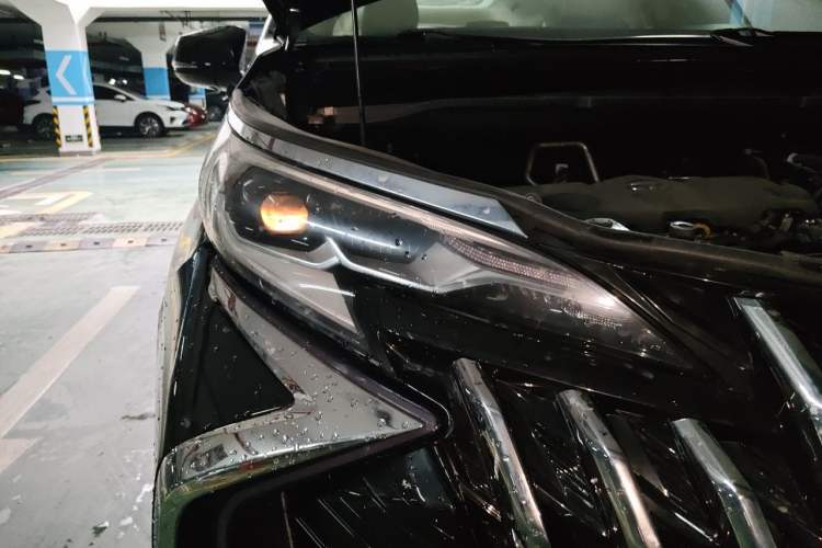 Used Toyota SIENNA 2023 2.5L Hybrid Comfort Edition Right Front Headlight