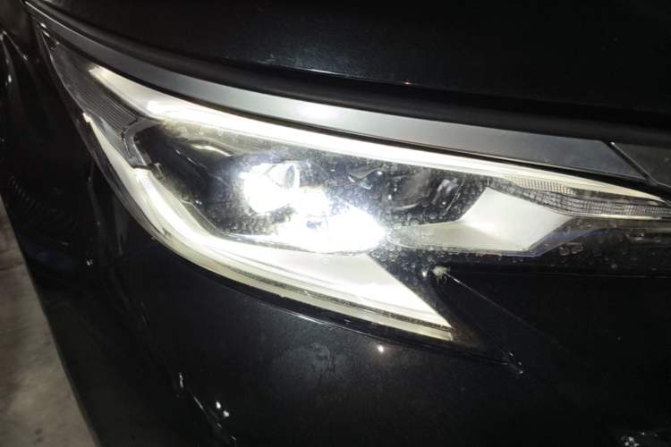 Used Toyota SIENNA 2023 2.5L Hybrid Platinum Edition Right Front Headlight