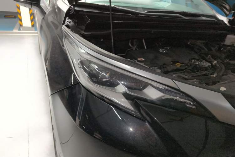 Used Toyota SIENNA 2023 2.5L Hybrid Deluxe Edition Right Front Headlight