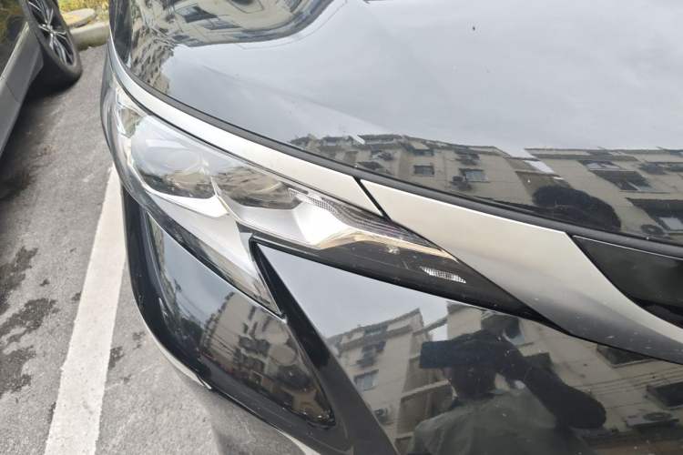 Used Toyota SIENNA 2023 2.5L Hybrid Platinum Edition Right Front Headlight