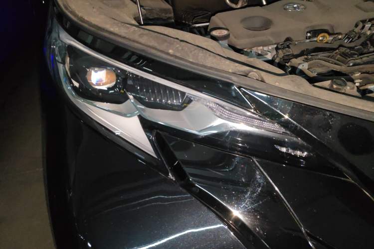 Used Toyota SIENNA 2023 2.5L Hybrid Deluxe Edition Right Front Headlight