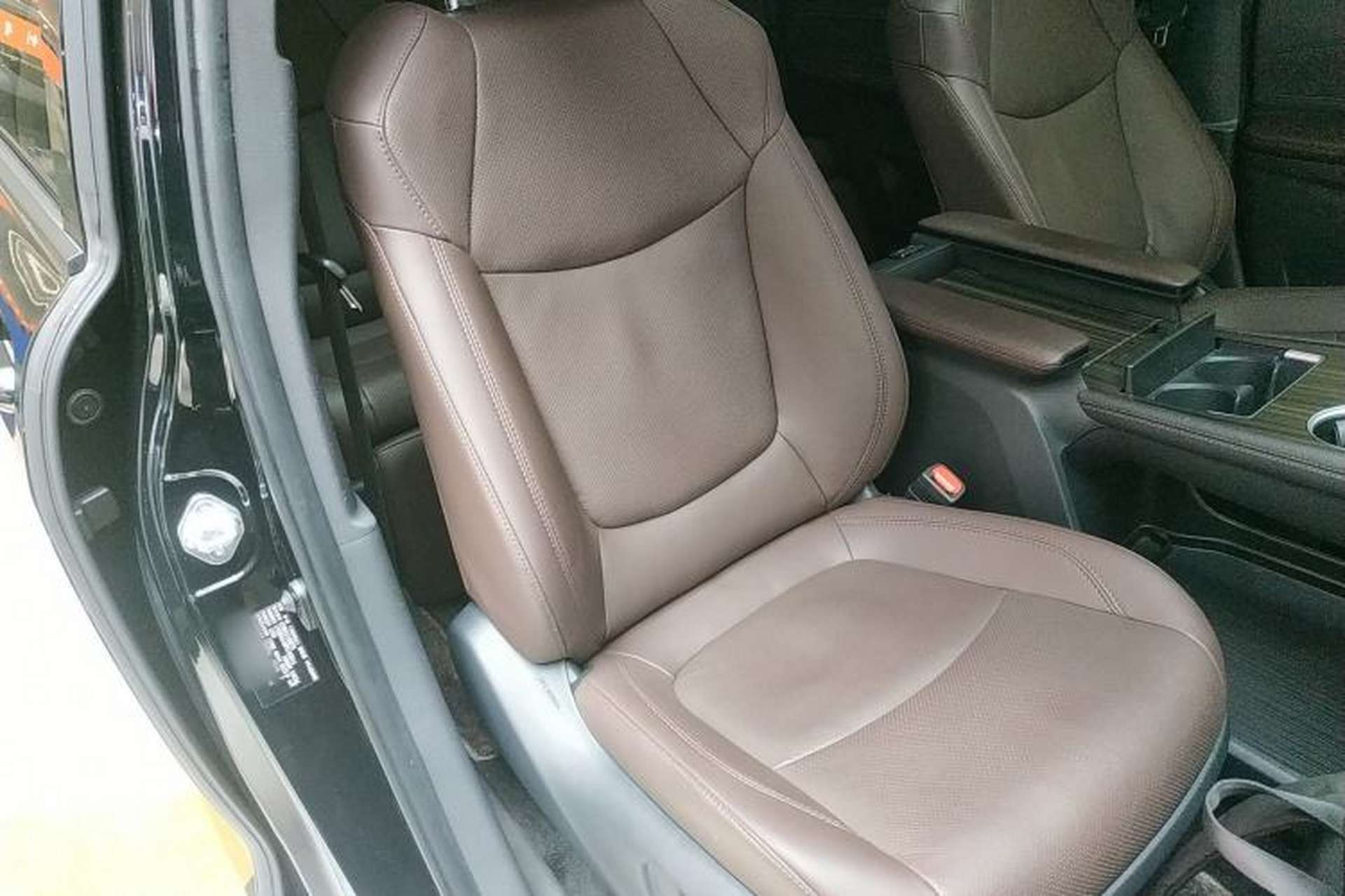 Used Toyota SIENNA 2023 2.5L Hybrid Platinum Edition Right Front Seat