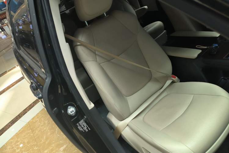 Used Toyota SIENNA 2023 2.5L Hybrid Luxury Edition Right Front Seat