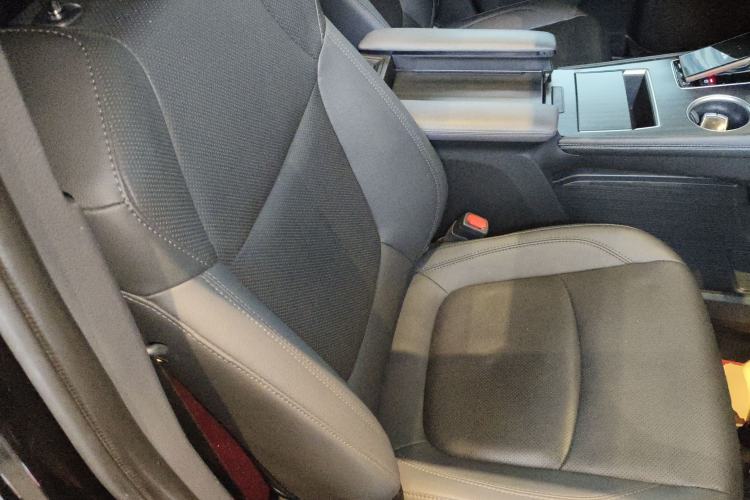 Used Toyota SIENNA 2023 2.5L Hybrid Deluxe Edition Right Front Seat