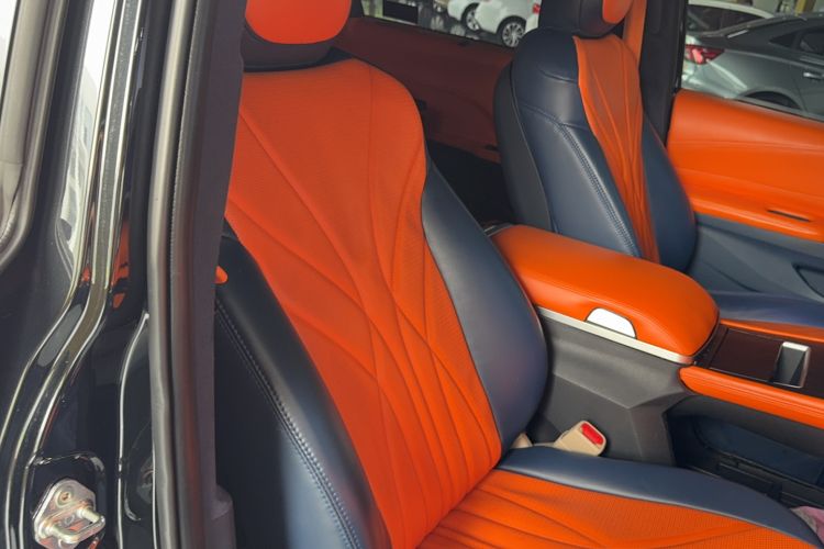 Used Toyota SIENNA 2023 2.5L Hybrid Luxury Edition Right Front Seat