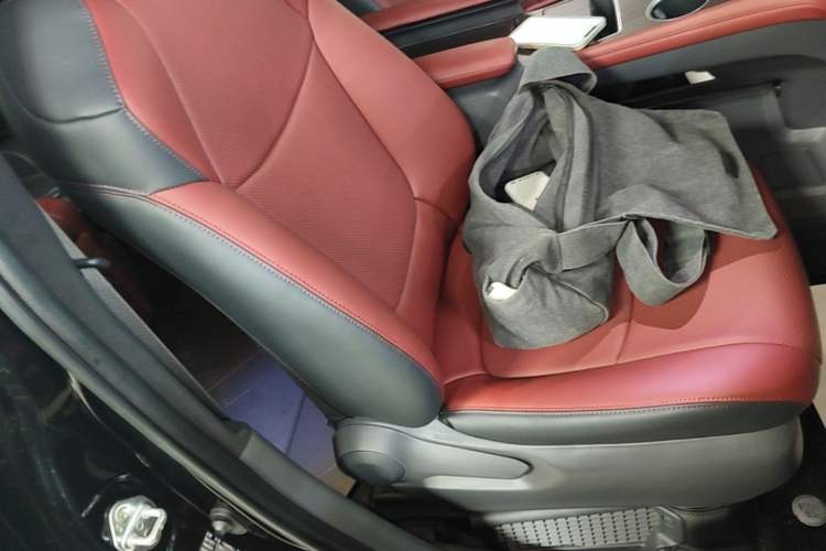 Used Toyota SIENNA 2023 2.5L Hybrid Comfort Edition Right Front Seat