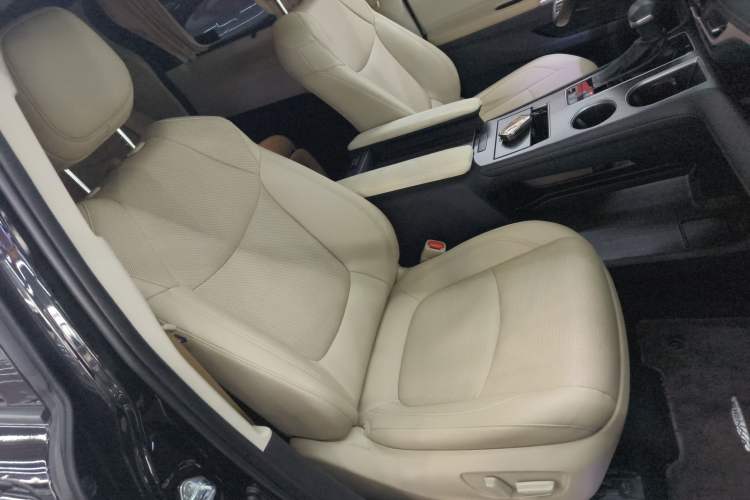 Used Toyota SIENNA 2023 2.5L Hybrid Deluxe Edition Right Front Seat