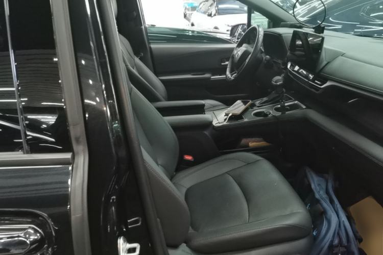 Used Toyota SIENNA 2023 2.5L Hybrid Deluxe Edition Right Front Seat