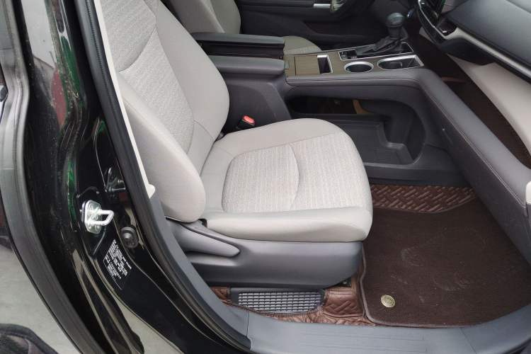 Used Toyota SIENNA 2023 2.5L Hybrid Comfort Edition Right Front Seat