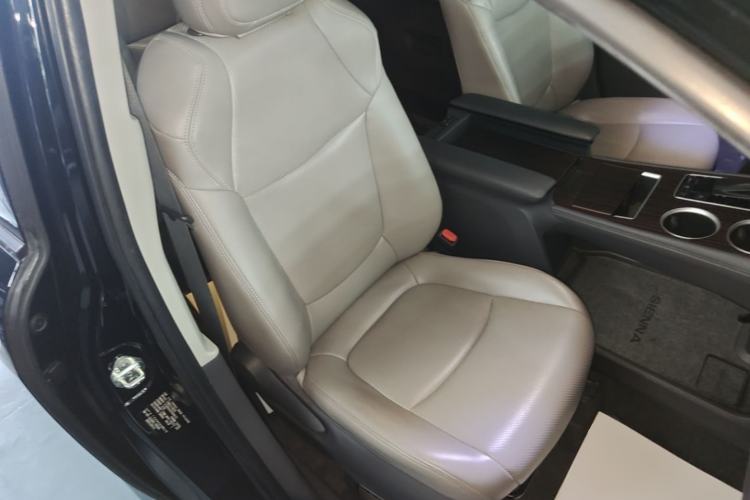 Used Toyota SIENNA 2023 2.5L Hybrid Comfort Edition Right Front Seat