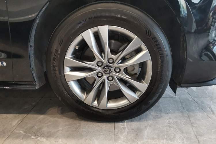 Used Toyota SIENNA 2023 2.5L Hybrid Comfort Edition Right Front Wheel Hub