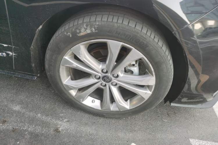Used Toyota SIENNA 2023 2.5L Hybrid Deluxe Edition Right Front Wheel Hub