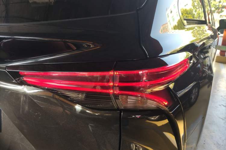 Used Toyota SIENNA 2023 2.5L Hybrid Deluxe Edition Right Rear Taillight