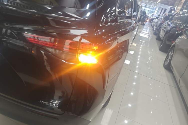 Used Toyota SIENNA 2023 2.5L Hybrid Comfort Edition Right Rear Taillight