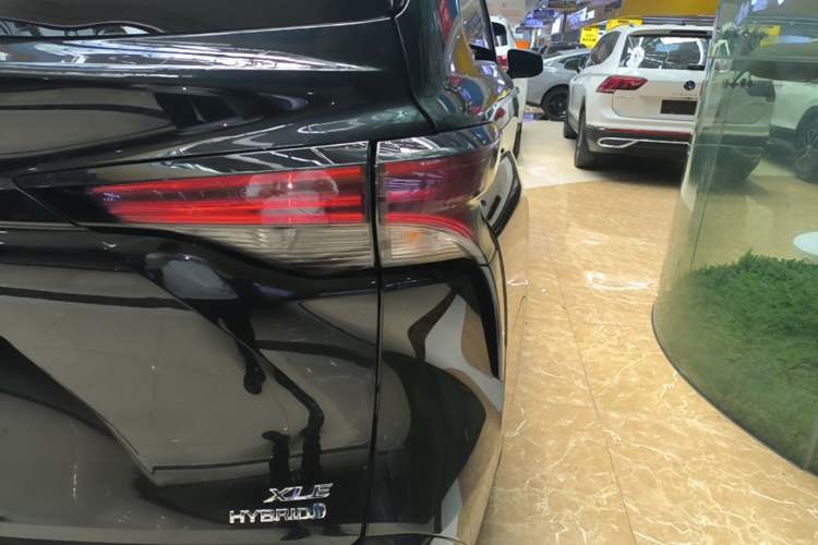 Used Toyota SIENNA 2023 2.5L Hybrid Luxury Edition Right Rear Taillight