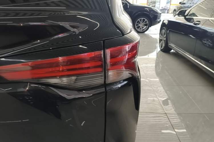 Used Toyota SIENNA 2023 2.5L Hybrid Deluxe Edition Right Rear Taillight